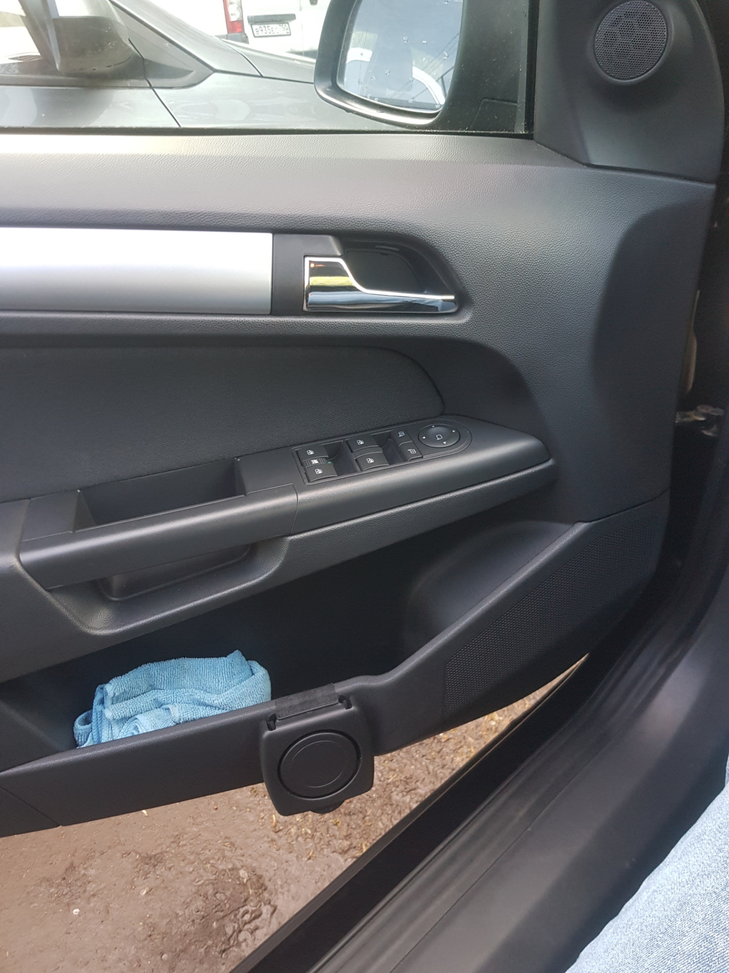 Подстаканник в Astra h — Opel Astra H, 1,8 л, 2010 года | своими руками ...