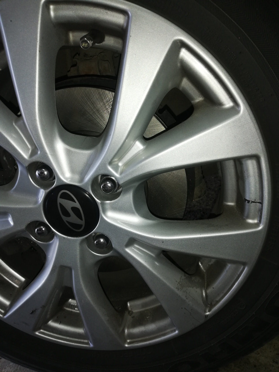 Замена передних тормозных дисков и колодок — Hyundai Solaris, 1,6 л ...