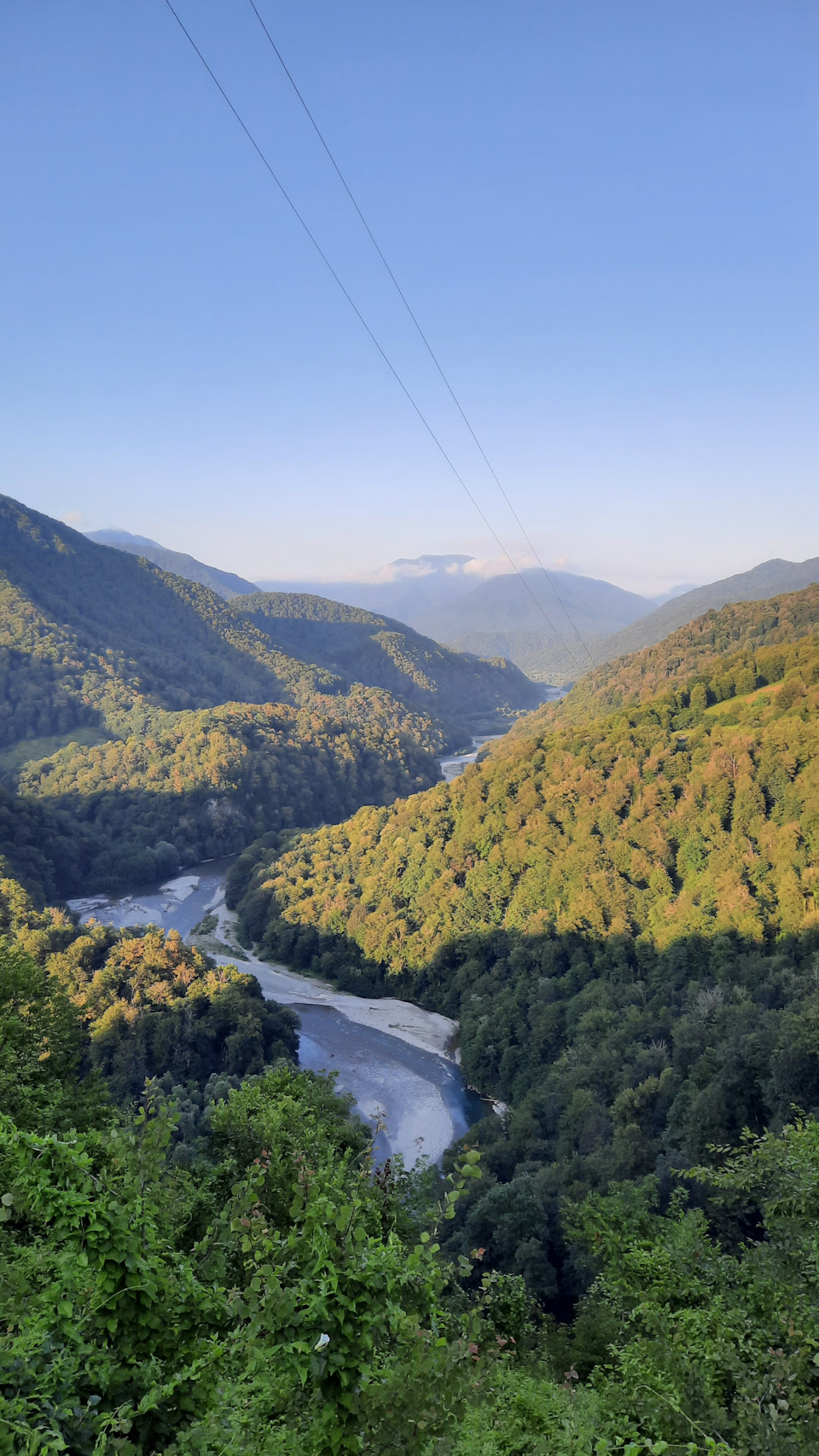 На фоне этого прекрасного места мы и сидели в кафе, а наши супры стояли рядом. — Toyota Supra (80)