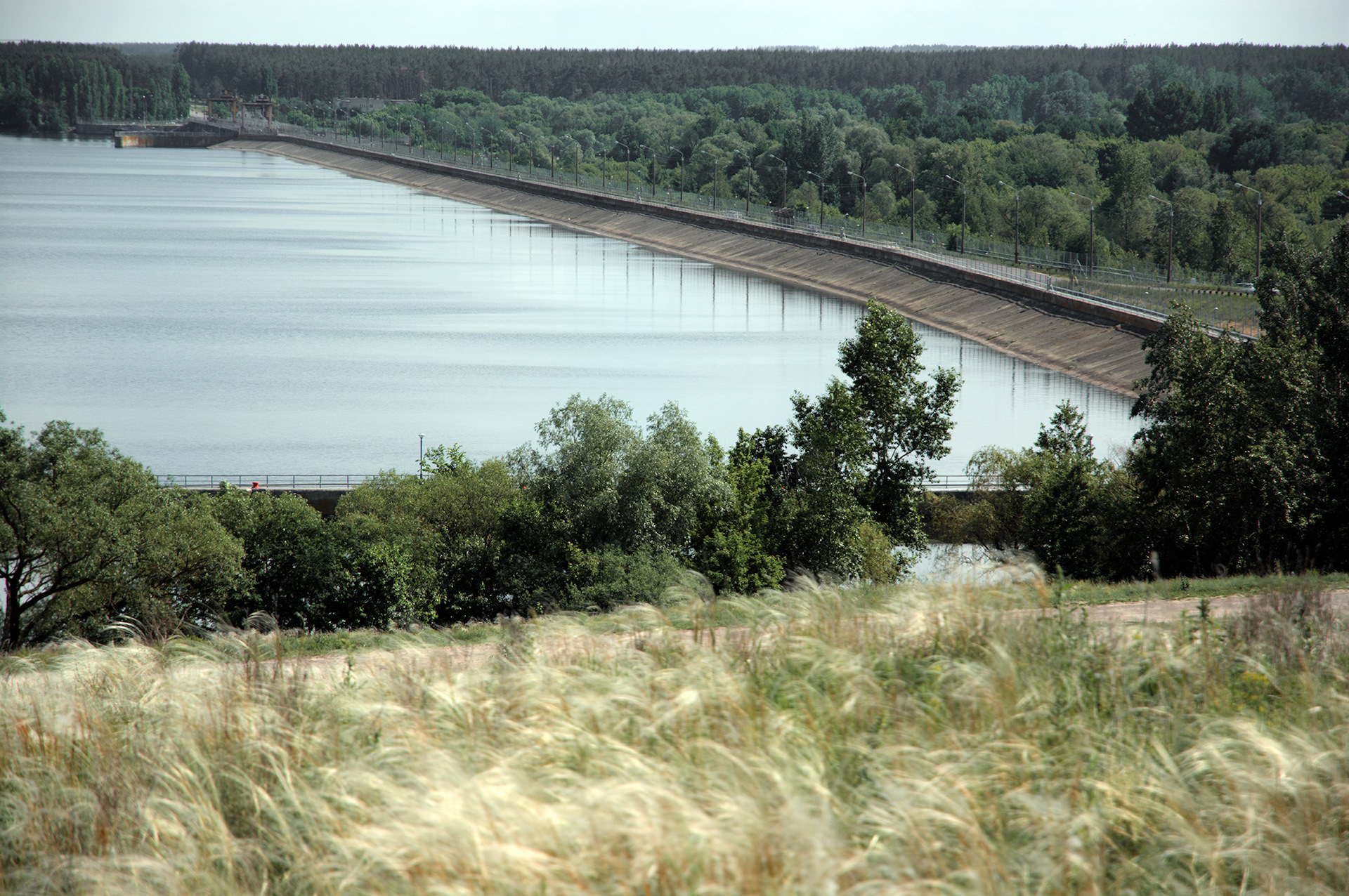 Около воронеж. Гидроузел Воронежского водохранилища. Воронежская плотина Шилово. Дамба Воронежского водохранилища Шилово. Дамба Воронеж Шилово.