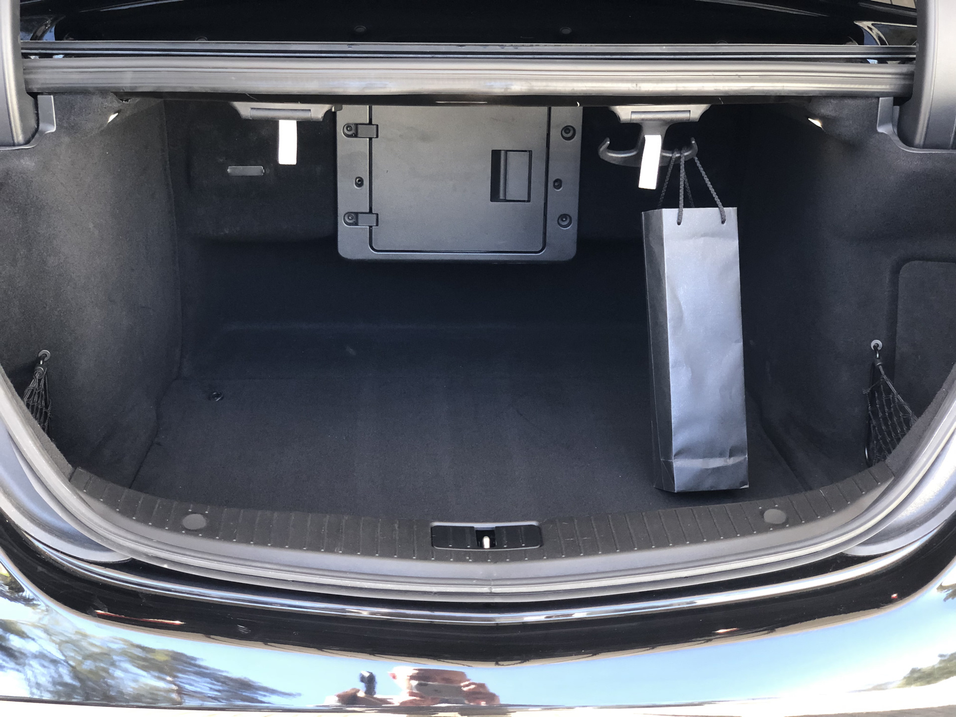 Коврик багажника мерседес w222. Мерседес майбах багажник. S222 brabus 900. Cl w216 багажник. Багажник мерседес w222.