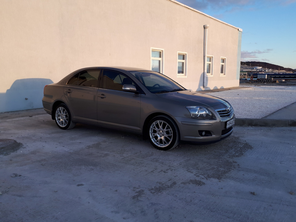 Toyota Avensis rays r17