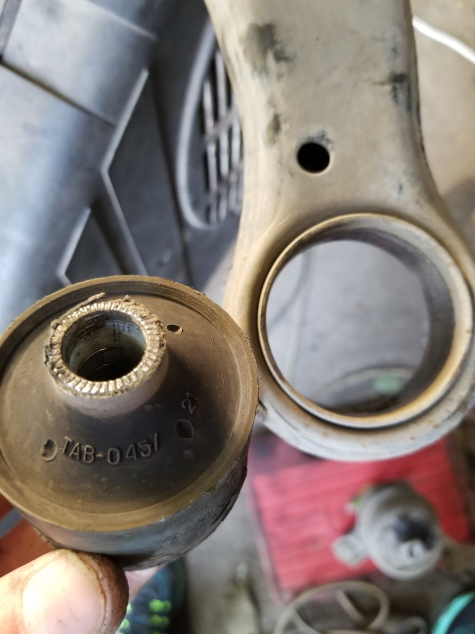 Сколько ходят сайлентблоки передней. 4865533050 сайлентблок. Сколько ходят сайлентблоки передней. Сколько ходят сайлентблоки передней. Сайлентблоки передних рычагов рено меган 2.