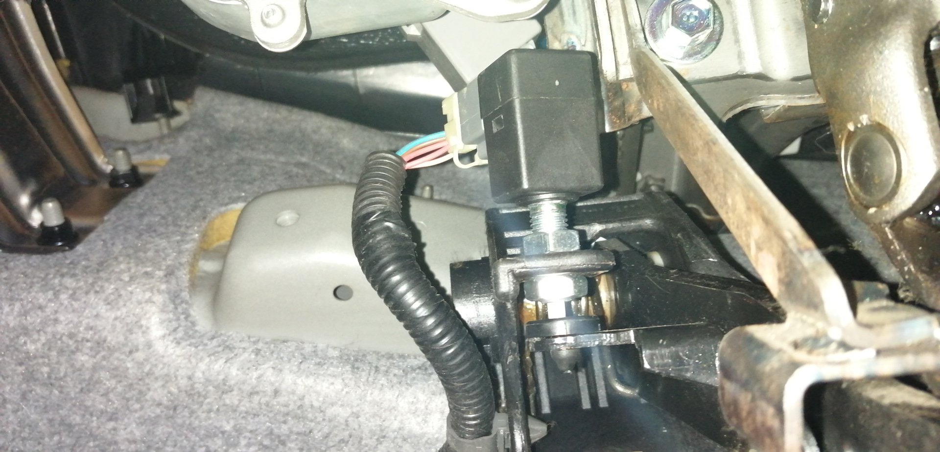 ПЕРЕСТАЛИ ВКЛЮЧАТЬСЯ СТОП СИГНАЛЫ — KIA Ceed (1G), 1,6 л, 2010 года ...