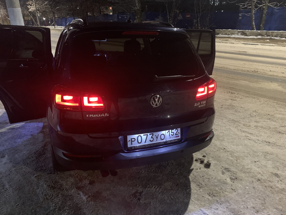 Активация всех секций задних фонарей при нажатии педали тормоза ...