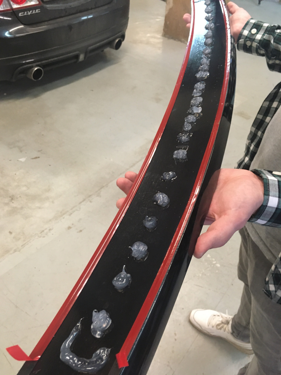 Нанесли больше клейкости, теперь если только струной срезать. — Honda Civic 4D (8G)