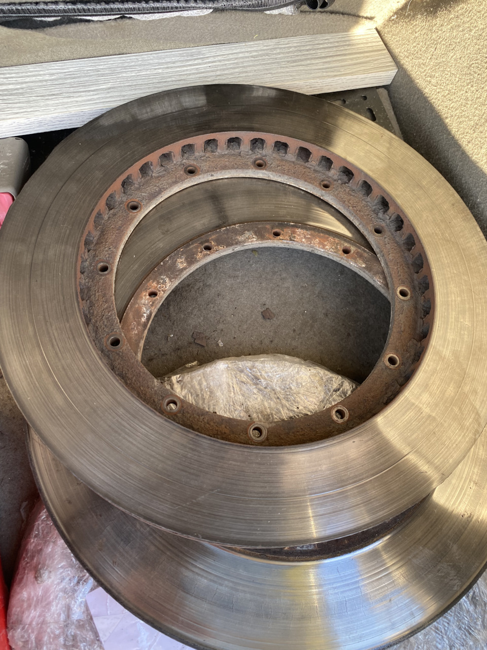 Proma 4 pot, новые тормозные диски. Колодки Китай — Ford Focus II ST, 2 ...