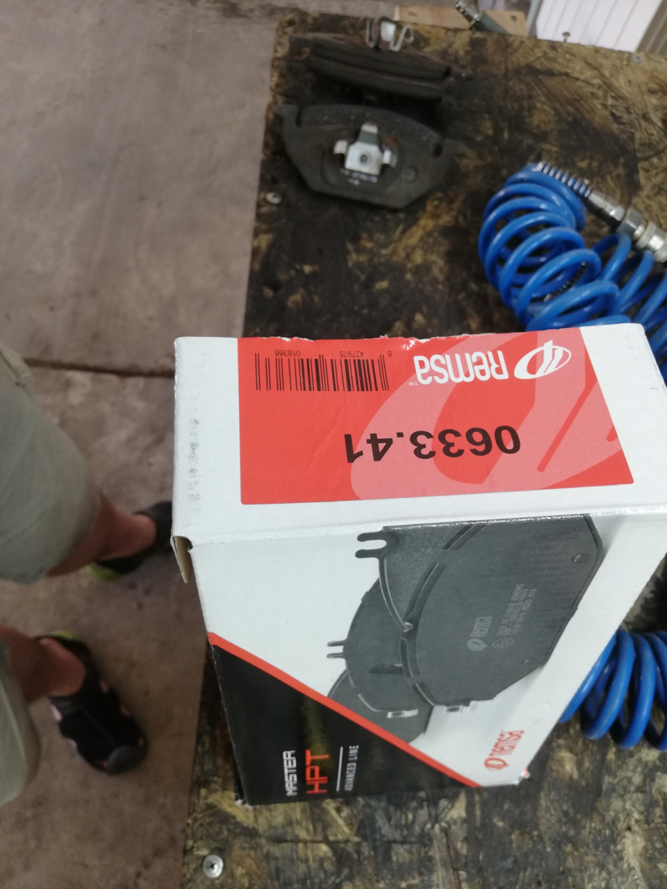 Заменил передние колодки, загорается абс и переодически тухнет. Что ...