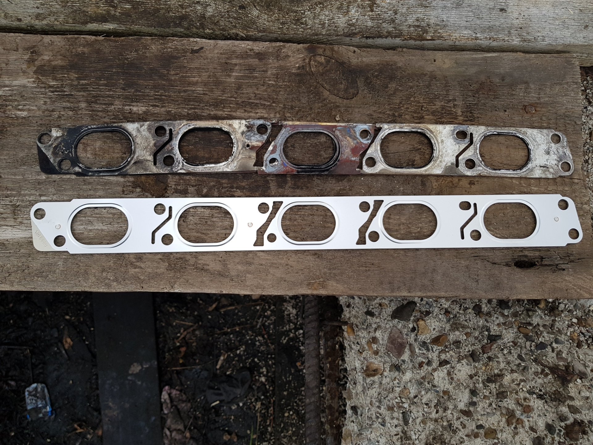 Замена прокладки выпускного коллектора и приемной трубы. — Volvo S60 ...