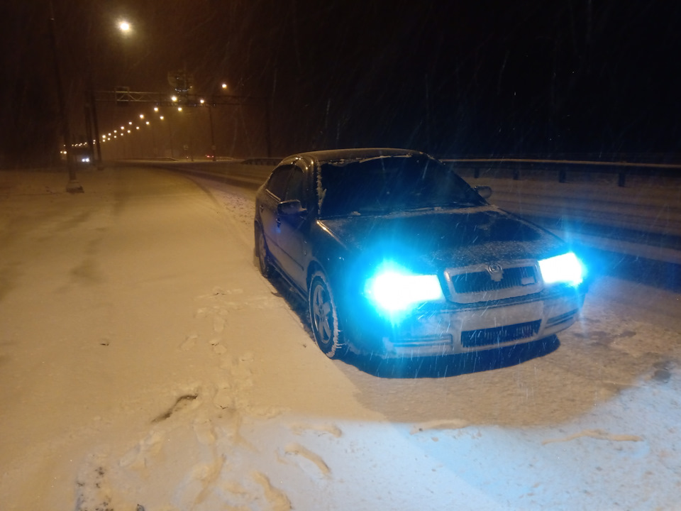 Установка би ксенона 2.5 дюйма в противотуманные фары и мелочи. — Skoda ...