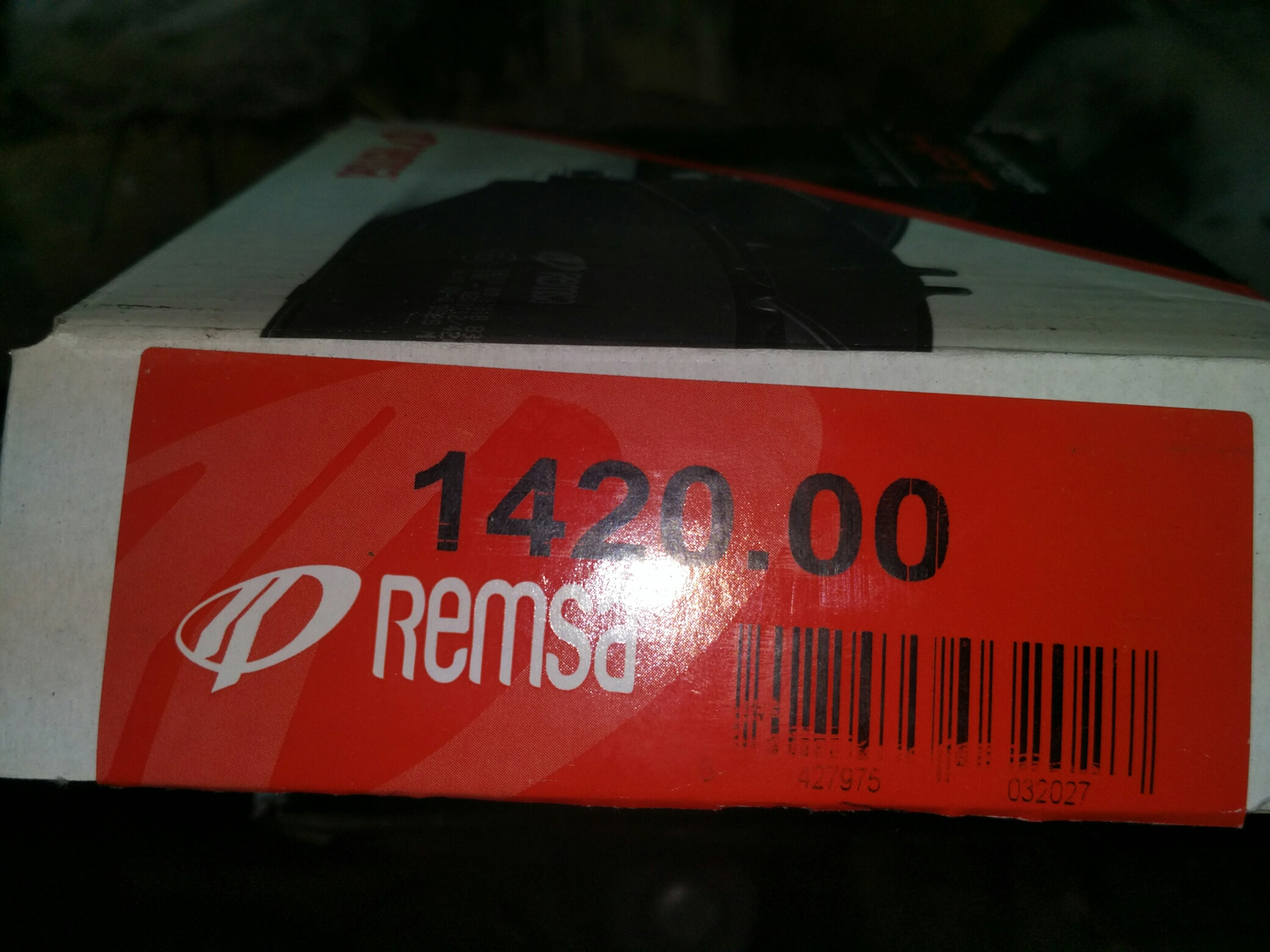 Замена задних колодок. — Volkswagen Jetta VI, 1,4 л, 2011 года ...