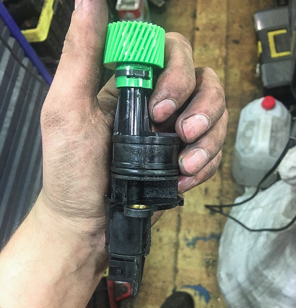 Датчик от 1.8 — Nissan Almera II (N16)