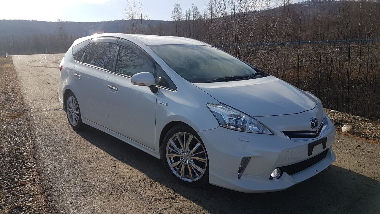 Колеса приус альфа. Диски Toyota Prius Alpha. Prius Alpha r18. Приус Альфа диски r17. Toyota Prius Alpha 2012.