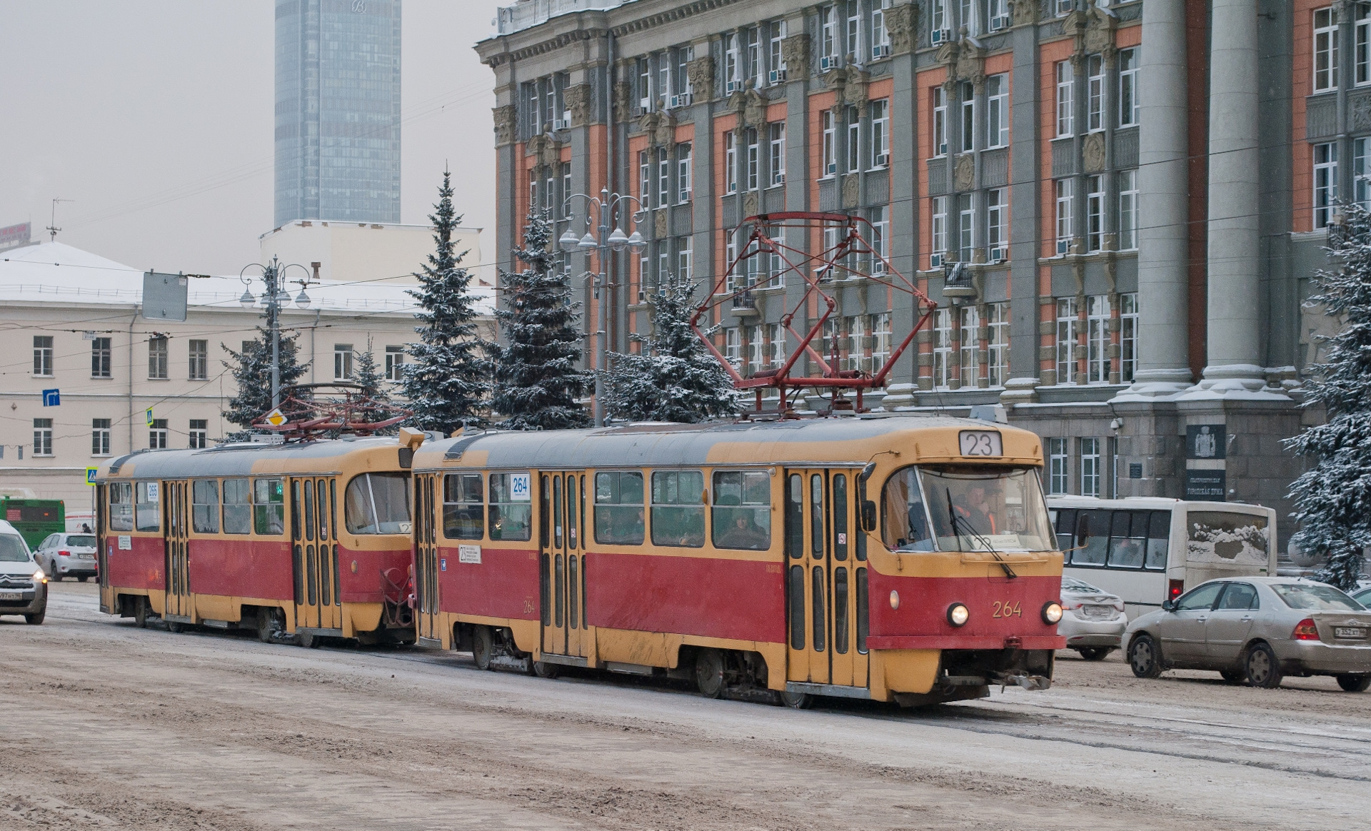 Транспорт екатеринбург реальное время. Транспорт Екатеринбург. Транспри Екатеринбурге.