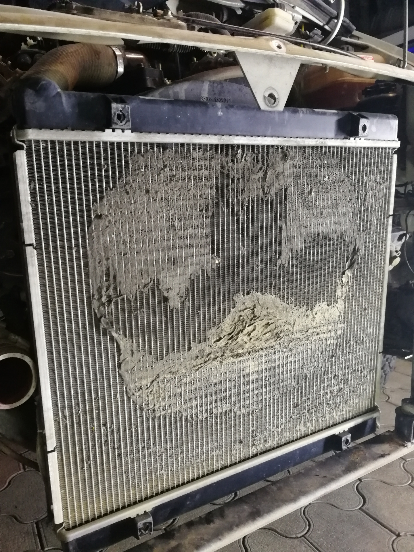 Трубка для мойки радиатора автомобиля без снятия. Как самому почистить радиатор. Мойка радиатора автомобиля. Как самому почистить радиатор. Очистка радиатора кондиционера.