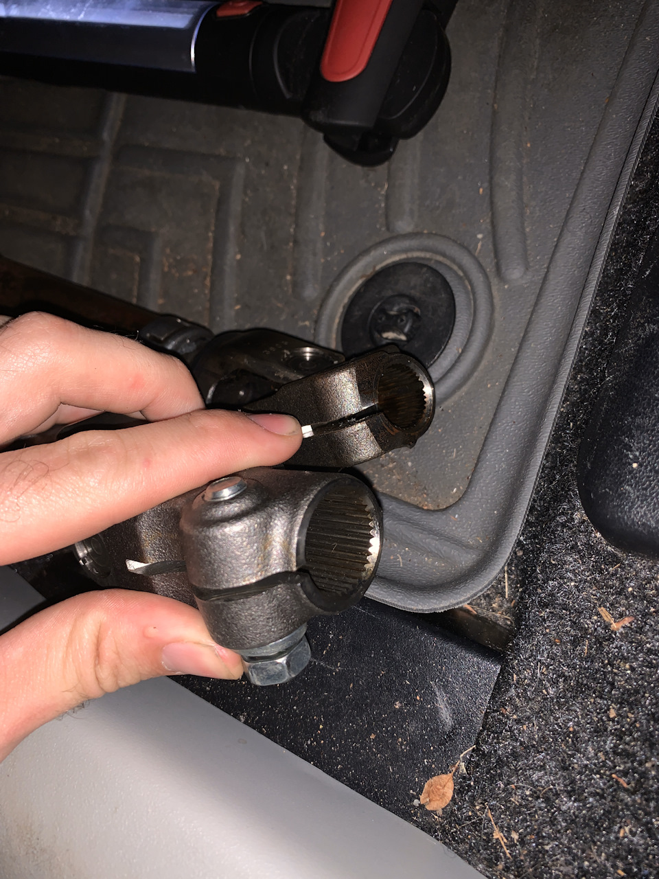 Стук в рулевой рейке или где-то еще — Toyota Prius V, 1,8 л, 2012 года ...