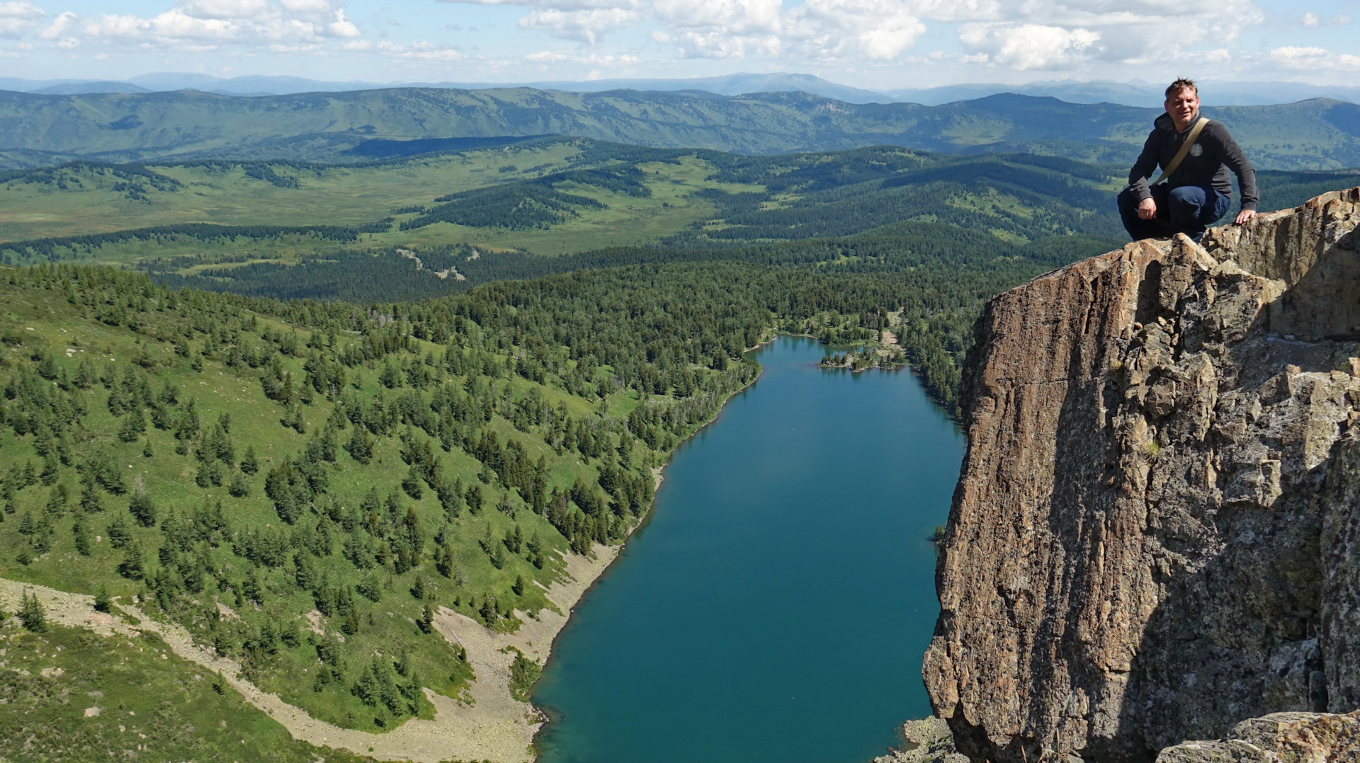 Бийск горный. Бийск горы Алтая. Красная горка горный Алтай. Красная гора Алтай. Красная горка (гора, Алтайские горы).