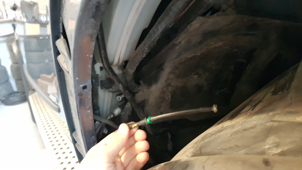 Заглушенный шланжик омывайки на заднее стекло — BMW X5 (E70)