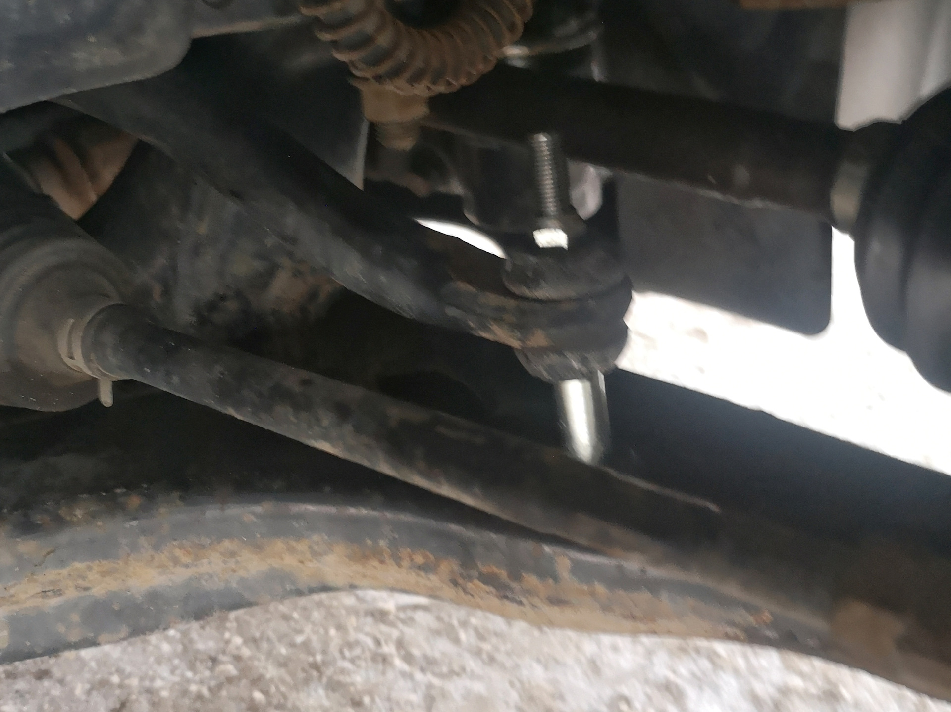 Замена (пыльник переднего правого ШРУСа, передние тяги стабилизатора ...