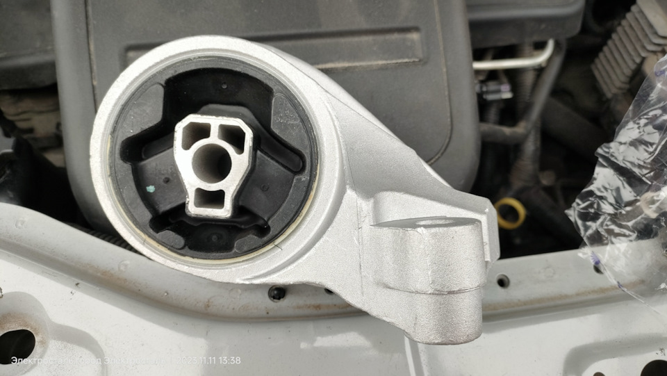 Подушка двигателя. Часть 2 — Chevrolet Captiva (1G), 2,4 л, 2014 года ...