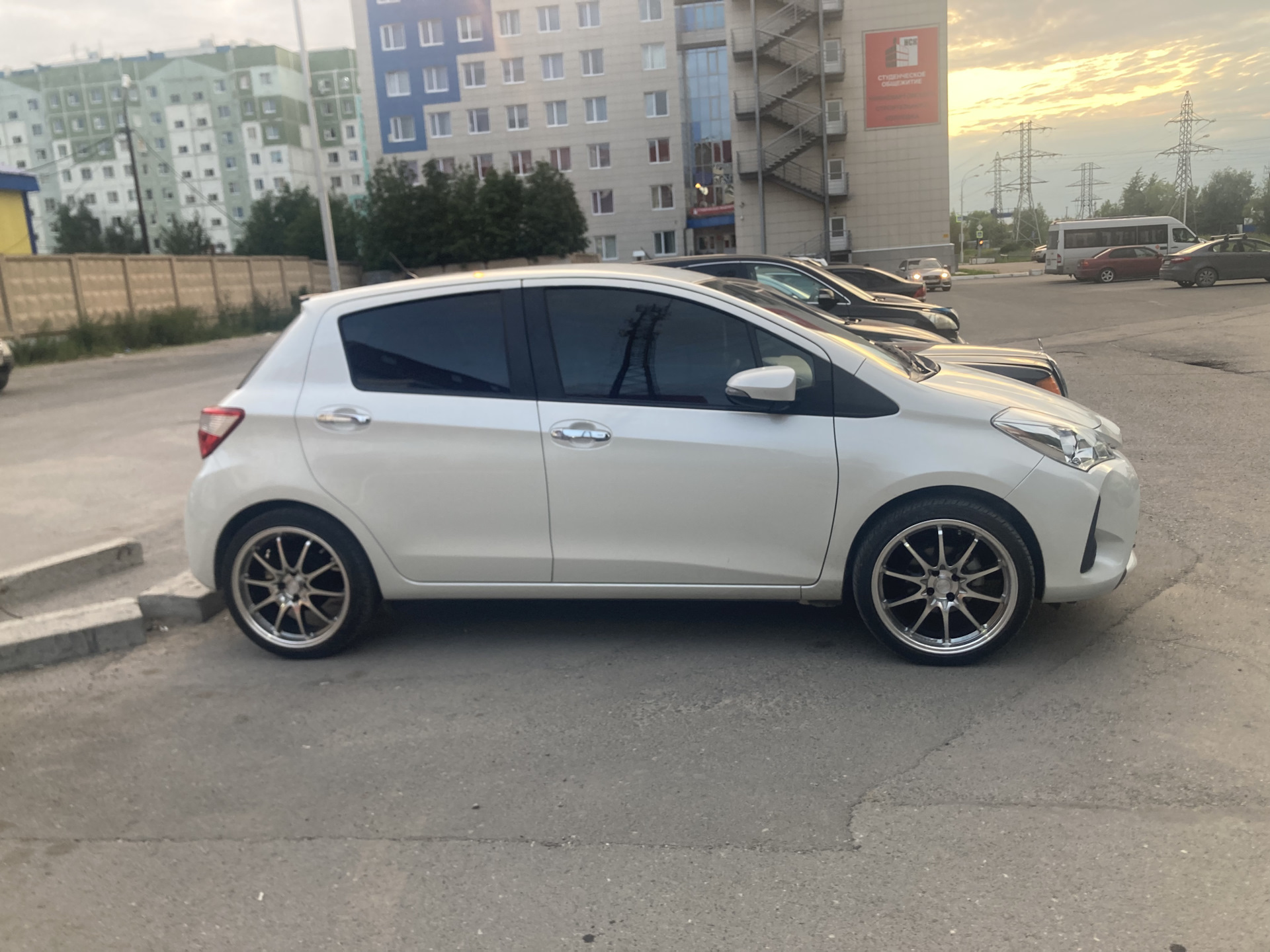 Тонировка ! — Toyota Vitz (130), 1 л, 2018 года | стайлинг | DRIVE2