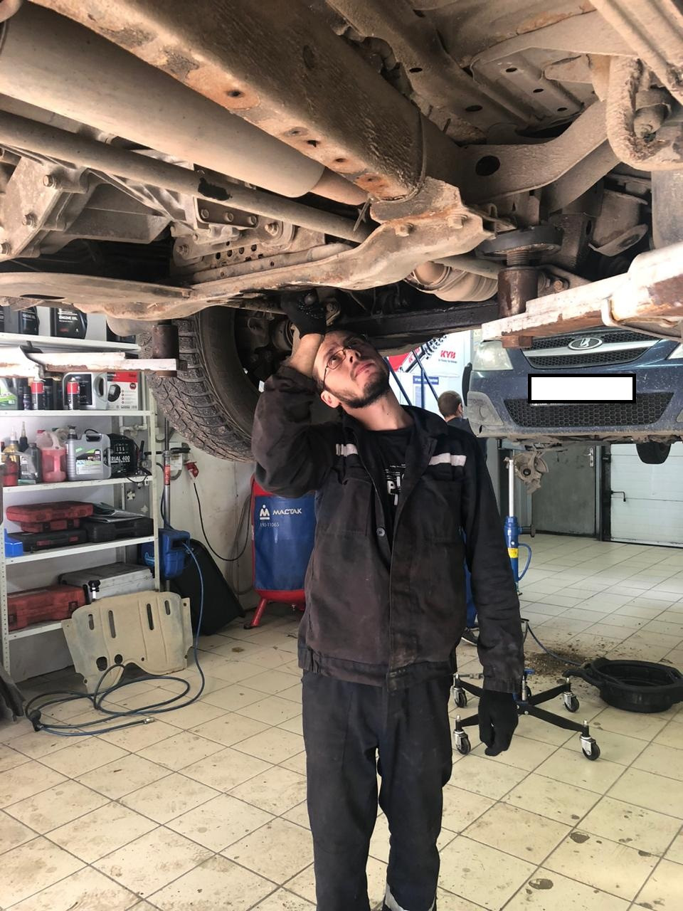 Mitsubishi Montero Проведение планового ТО, замена масла в коробке ...