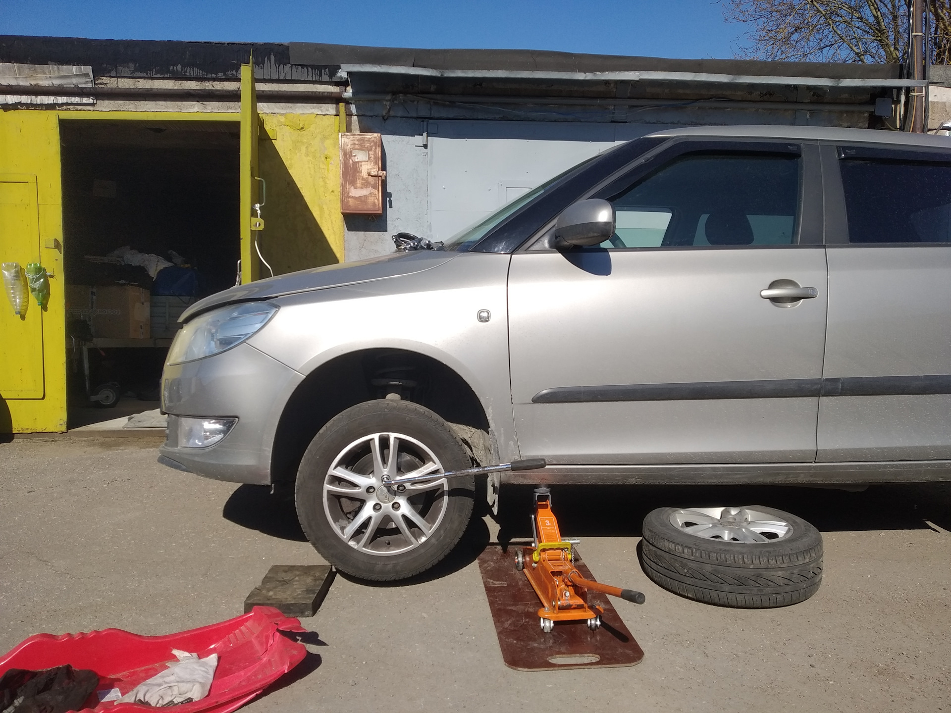 [ТО] Мини ТО 06.04.2019 замена свечей CFNA + сезонная смена резины ...