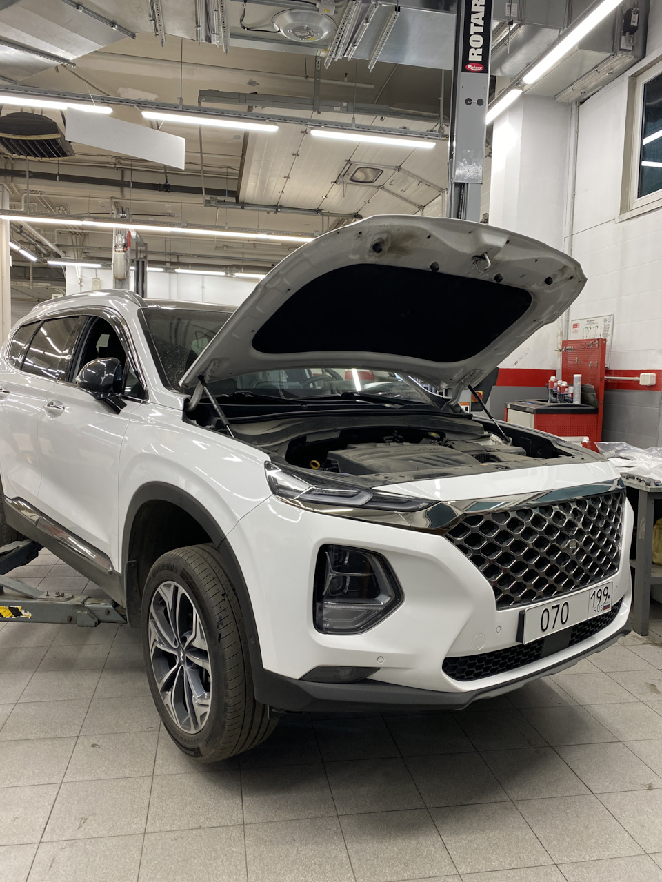 18. Замена передних фар + часть темного хрома по гарантии. — Hyundai Santa  Fe (4G), 2,2 л, 2019 года | визит на сервис | DRIVE2