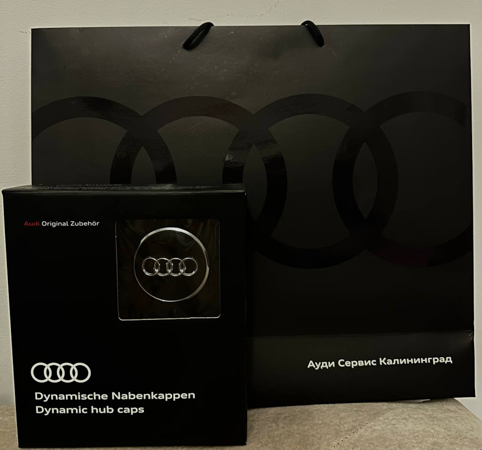Audi Originalzubehör - dynamische Nabenkappen 