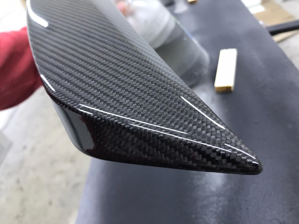 Carbon Fiber дива