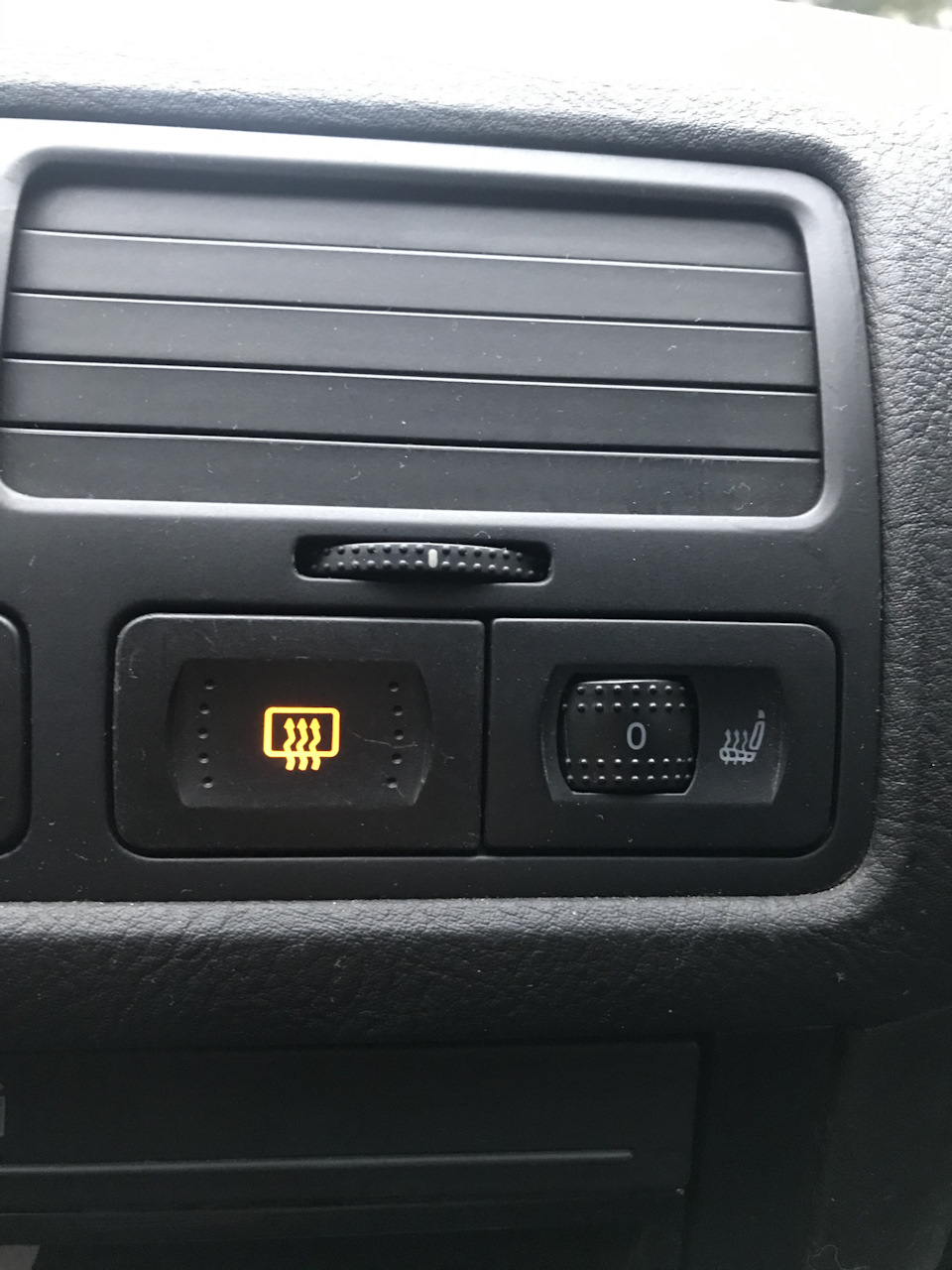 Кнопка обогрева с таймером — Volkswagen Golf Mk4, 1,6 л, 2001 года ...