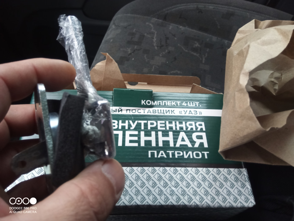 Ручки открывания двери, внутренние. — УАЗ Patriot, 2,7 л, 2011 года ...
