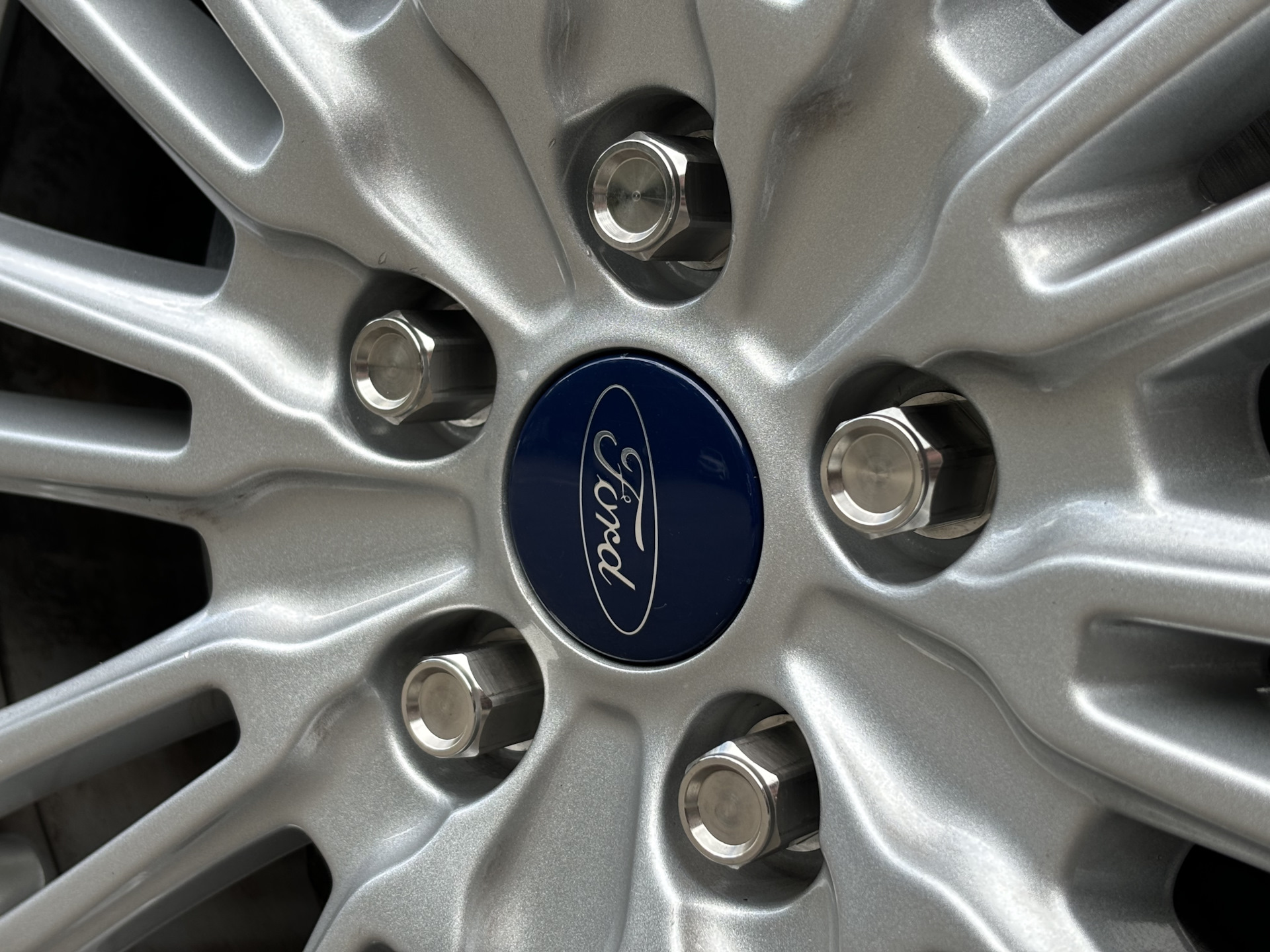 Колесные гайки — Ford Focus III Wagon, 2 л, 2014 года | колёсные диски ...