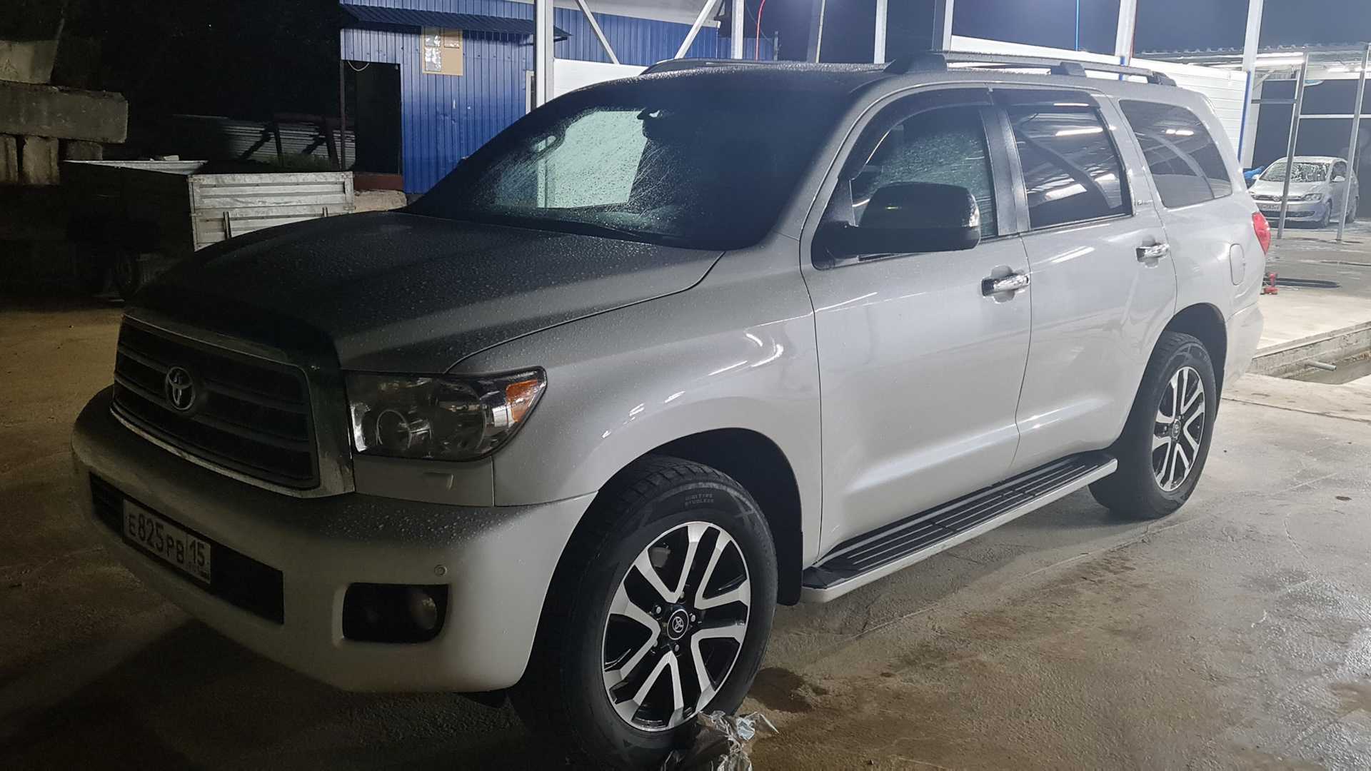 Toyota Sequoia (2G) 5.7 бензиновый 2011 | на DRIVE2