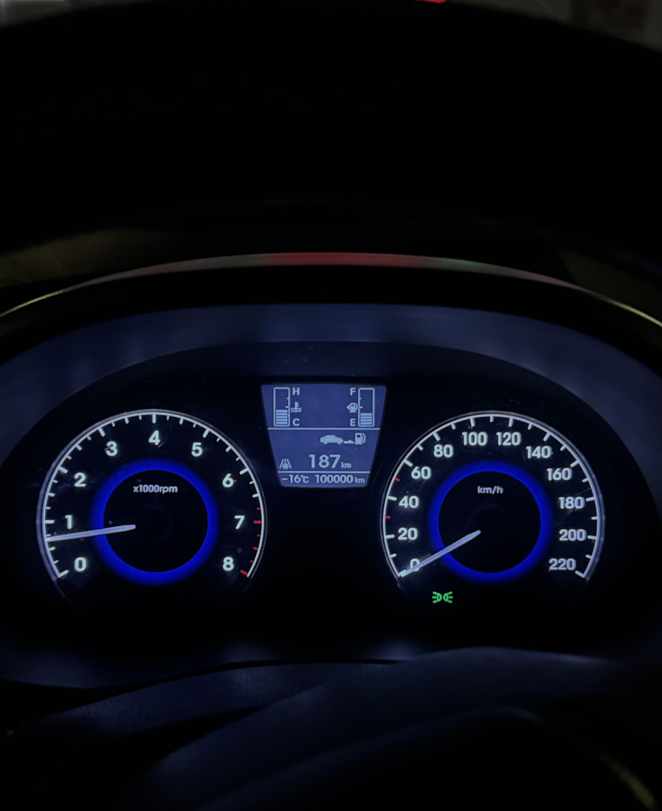 100.000 — Hyundai Solaris, 1,6 л, 2015 года | фотография | DRIVE2