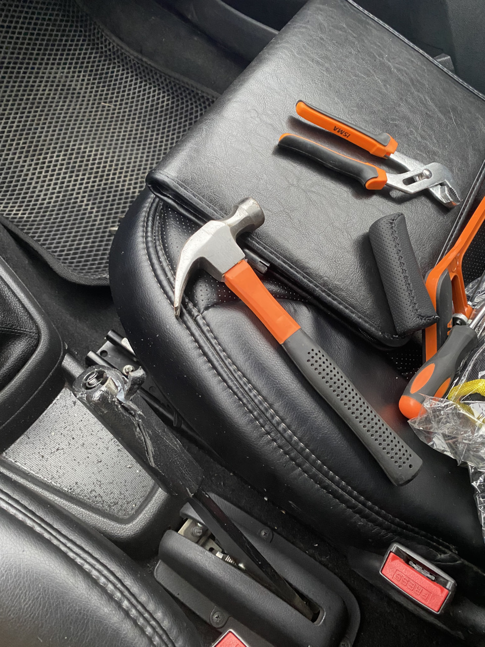 Кашу ел ? Или как поменять ручку ручника. — DRIVE2