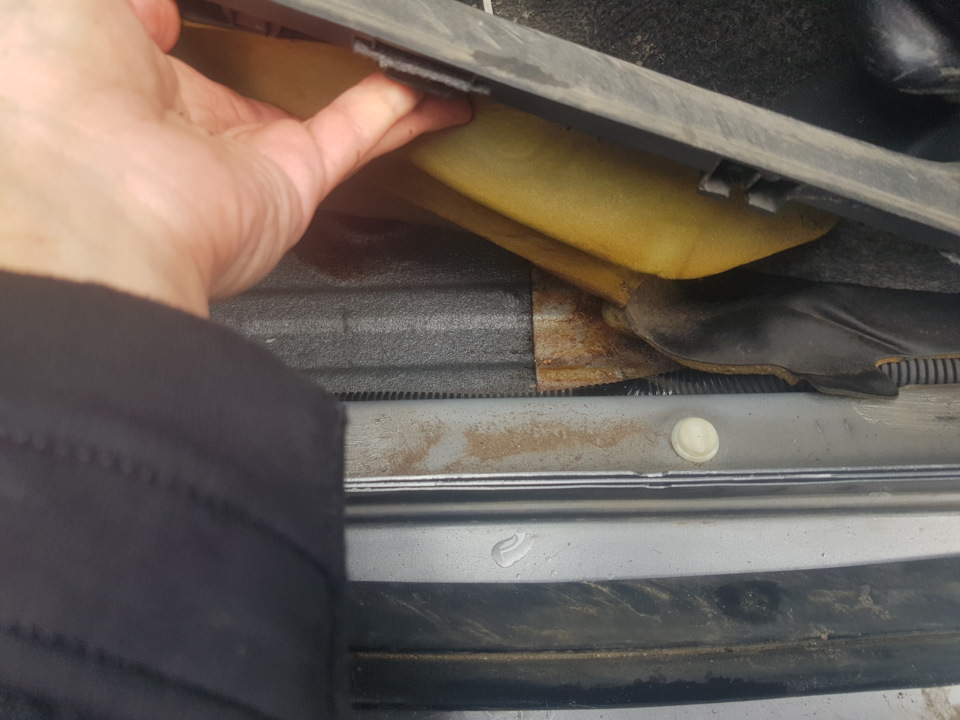 Мокро под ковриком водителя и не только — Honda Jazz (1G), 1,4 л, 2007 ...