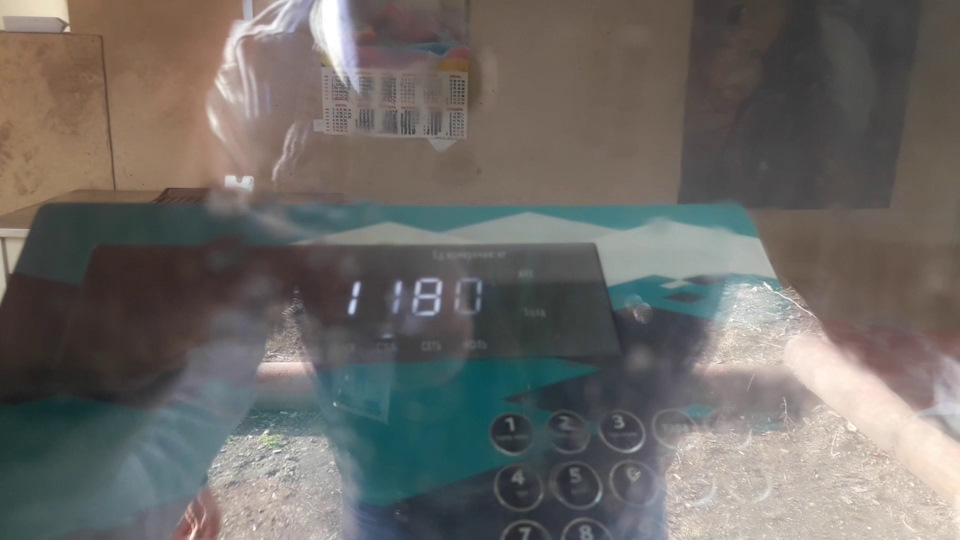 Где собирают ниву 4х4 в 2020 году. ZEAAAgDGw A 960. Где собирают ниву 4х4 в 2020 году фото. Где собирают ниву 4х4 в 2020 году-ZEAAAgDGw A 960. картинка Где собирают ниву 4х4 в 2020 году. картинка ZEAAAgDGw A 960. Лада 4х4 (в прошлом — Нива) с апреля 1977 года собирается в корпусе №62 Волжского автозавода — это отдельное здание, не связанное напрямую с другими конвейерами. Официально площадка именуется сборочно-кузовным производством — СКП Лада 4х4. Кроме собственно конвейера, в этом же корпусе располагаются почти все другие участки производственного процесса: сварочный, окрасочный, механосборочный. За почти сорок прошедших лет оборудование нивовского корпуса сильно устарело и износилось, поэтому АвтоВАЗ уже несколько раз его модернизировал. Но то были паллиативные меры, вроде перевода грунтования на катафорез. Теперь же руководство решилось на радикальный шаг: полностью перенести сборку Лады 4х4 из отдельного СКП на третью нитку главного конвейера.