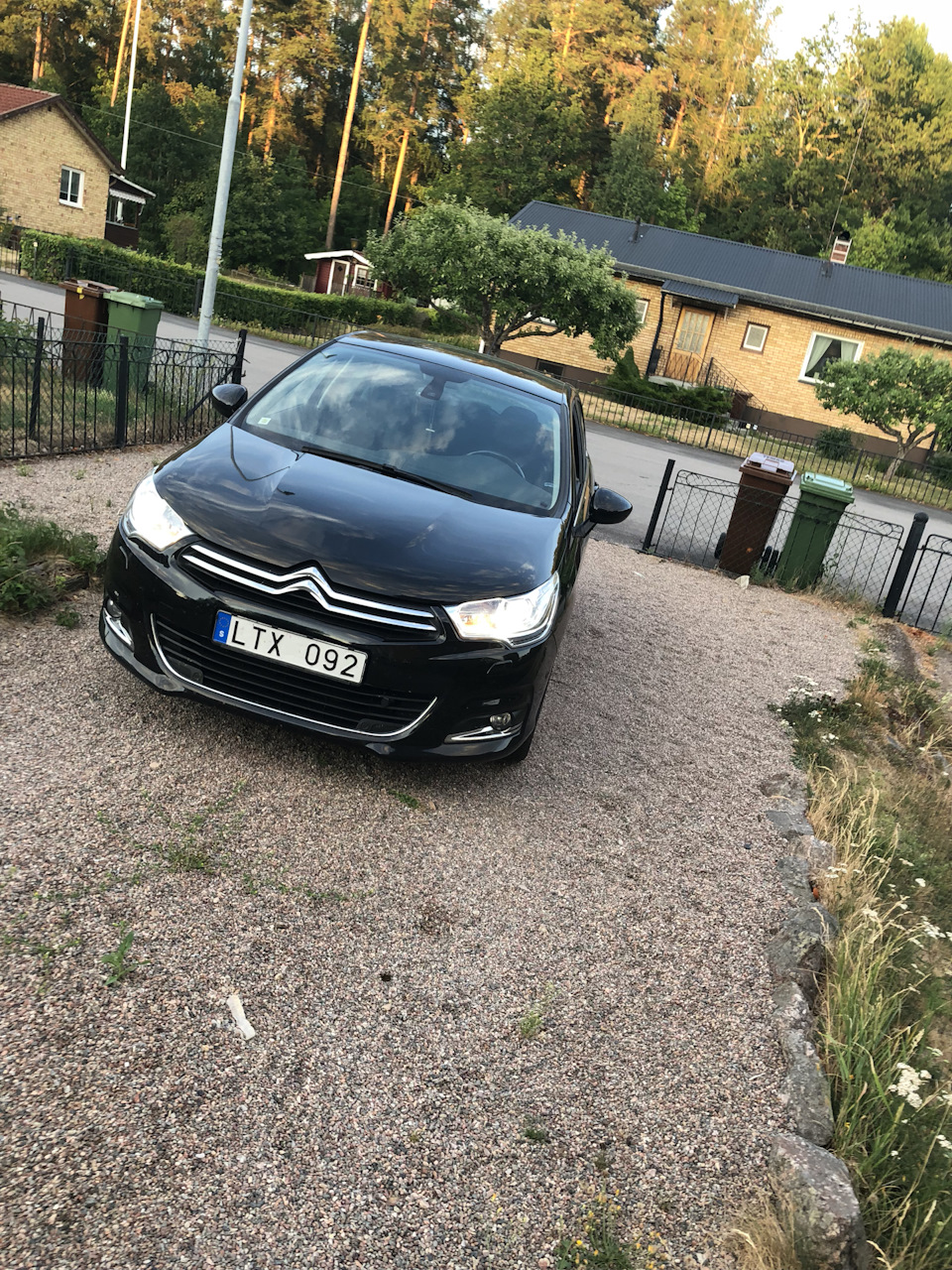 Tell me who changed, where to find the fuse cigarette lighter in the  refrigerator compartment and the fuse socket in the luggage compartment?