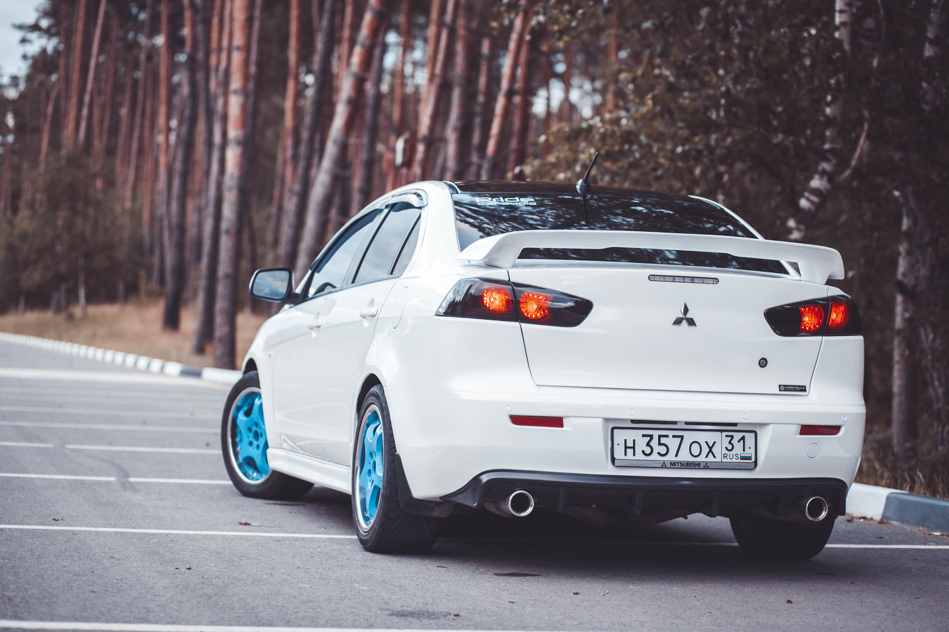 Митсубиси лансер дром. Mitsubishi Lancer 10 White. Mitsubishi Lancer 10 белый. Мицубиси Лансер х белый. Лансер 10 белый.