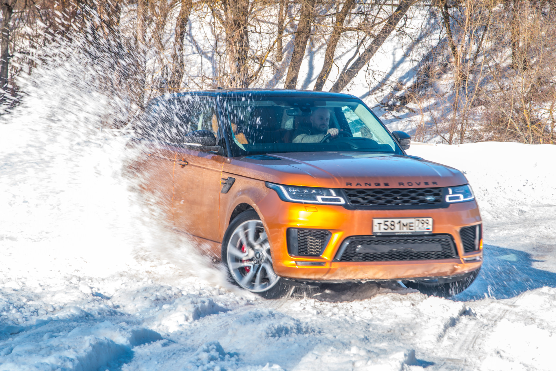 Владелец range rover. Владелец Рендж Ровер в меховой шапке