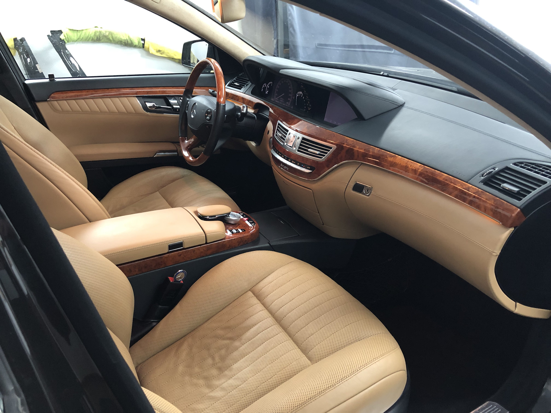 Mercedes Benz w221 Interior