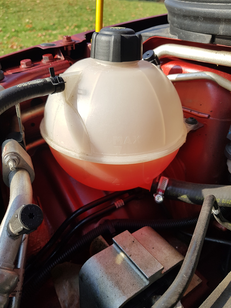 Антифриз G12, доливка — Lada Vesta (1G), 1,6 л, 2019 года | наблюдение ...