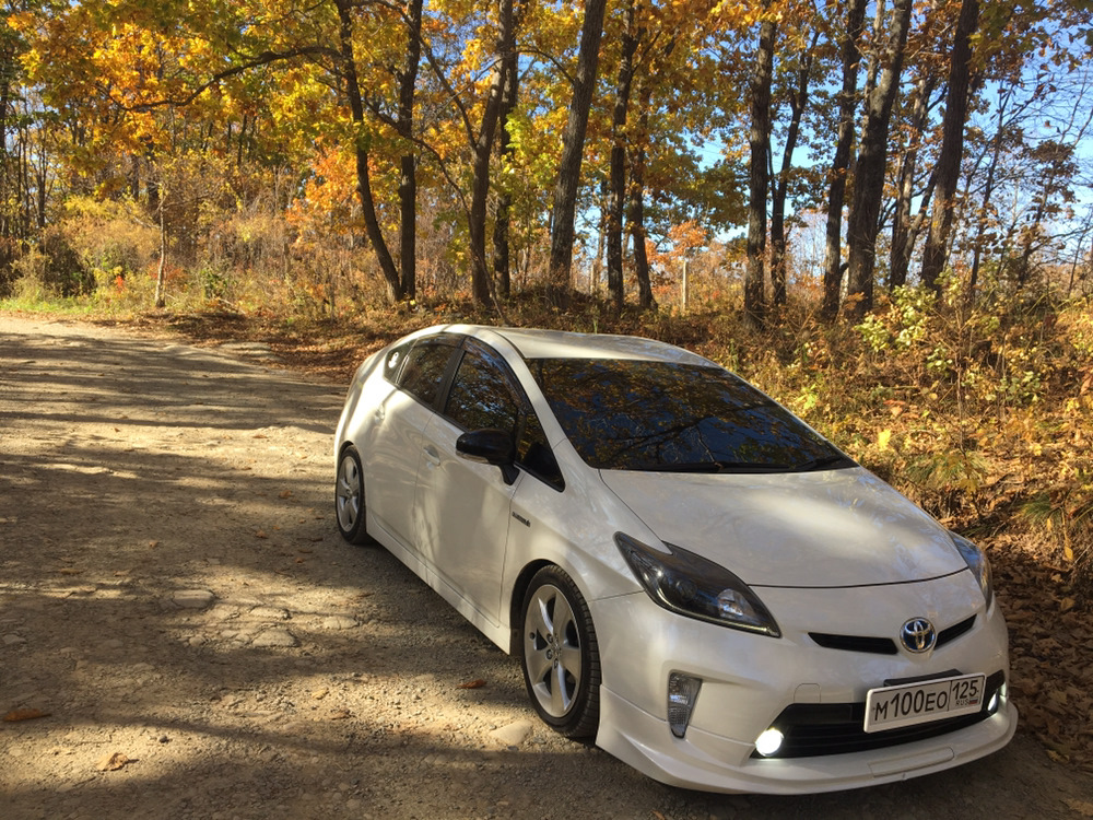 Тойота приморский край. Toyota Prius 2012 Tuning. Приус 30. Тойота Приус 30 1.8. Приус 30 17.