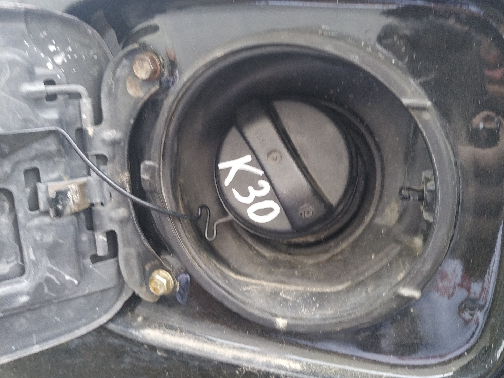 Крышка бензобака — Toyota Camry (XV30), 2,4 л, 2002 года | запчасти ...