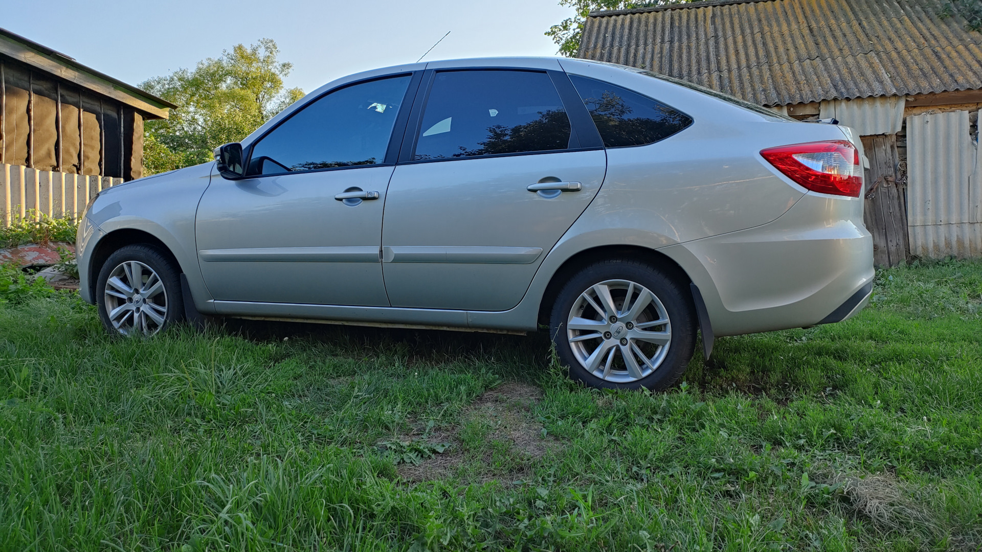 Lada Гранта Лифтбек (2-е поколение) 1.6 бензиновый 2021 | Luxe Prestige на  DRIVE2