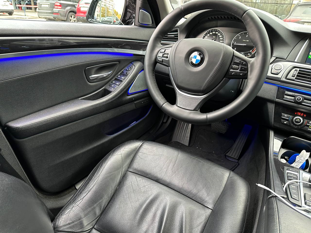 Подсветка салона Ambient Light — BMW 5 series (F10), 2,5 л, 2014 года