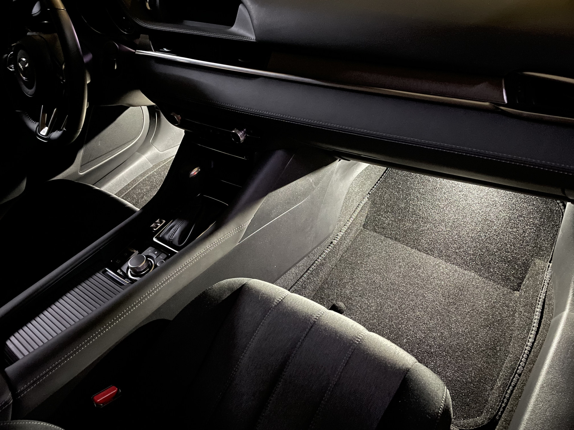 Подсветка пространства ног — Mazda 6 (3G) GJ, 2 л, 2021 года | стайлинг ...