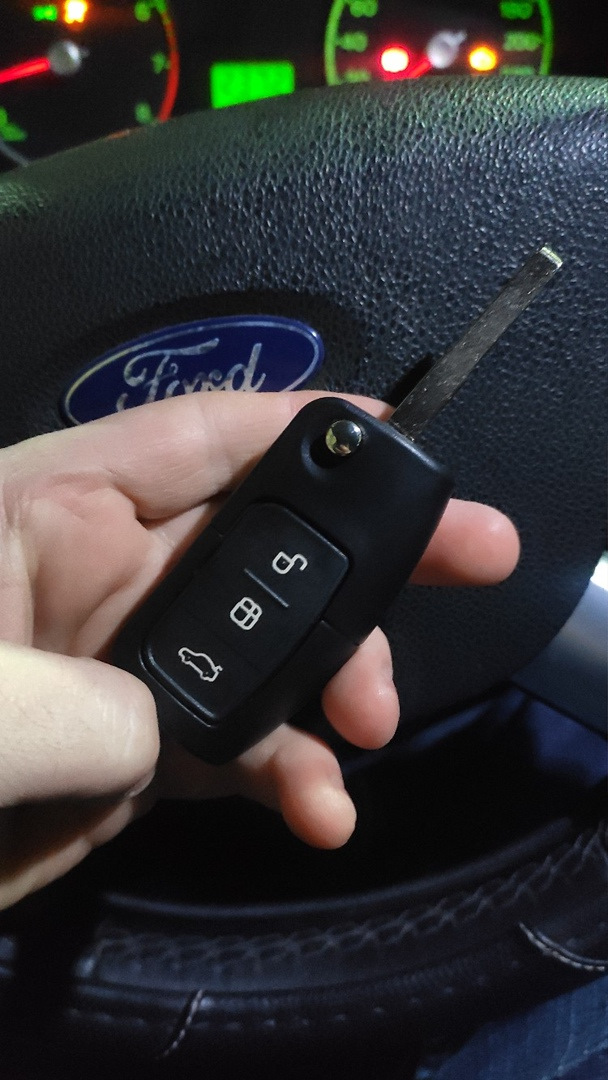 Как заменить батарейку в ключе форд экоспорт Выкидной ключ Ford Focus I Sedan, 1,8 л, 2003 года другое DRIVE2