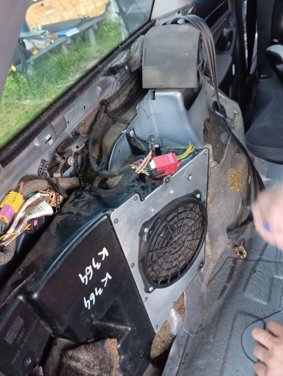 Подключил сабвуфер — Audi A4 Avant (B5), 2,4 л, 1999 года | своими ...